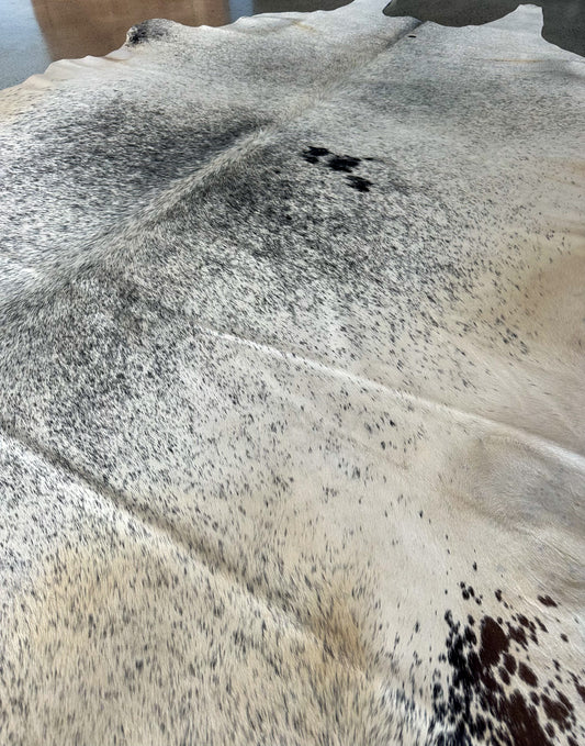 Large Premium Cowhide Rug in Light Black and White salt and pepper