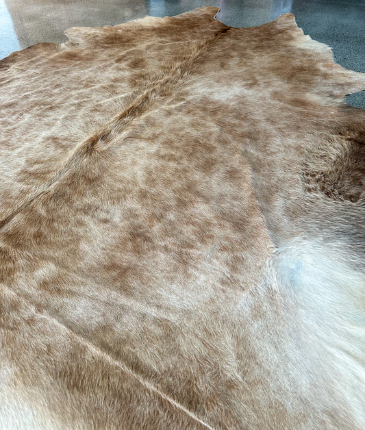 Large Cowhide Rug in Caramel Highlander