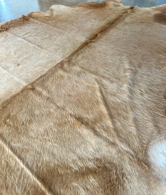 Large Cowhide Rug in Caramel Highlander