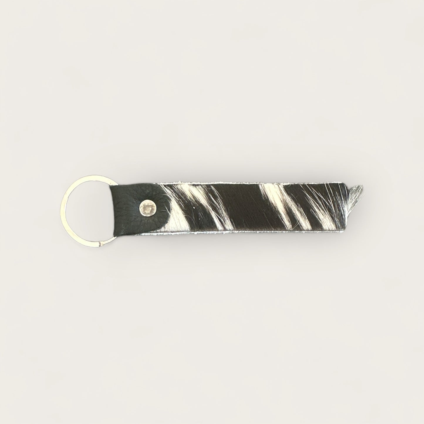 Cowhide keyring in Black