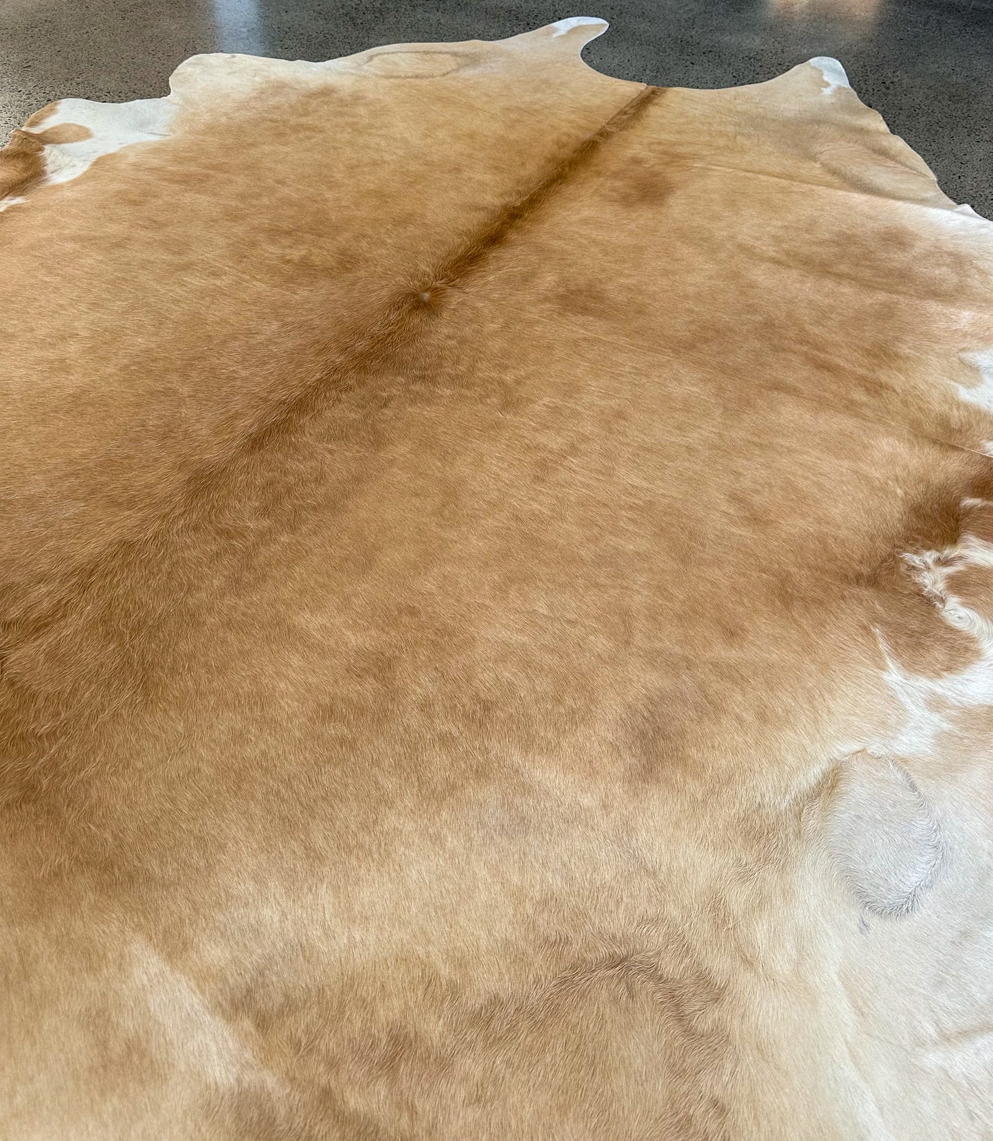 Large Premium Cowhide Rug in Light Brown and White